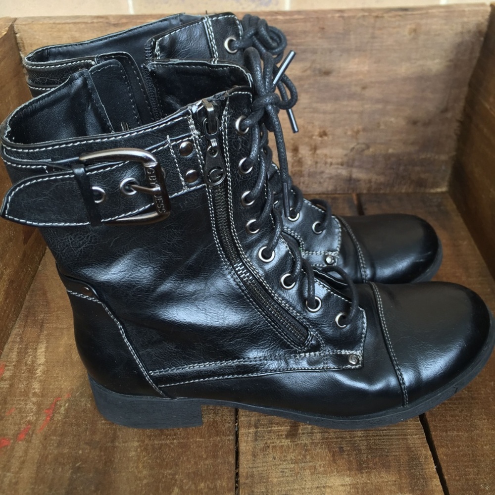 G By Guess Women's Ankle Boots Black BSize 8 1/2. - Picture 1 of 6